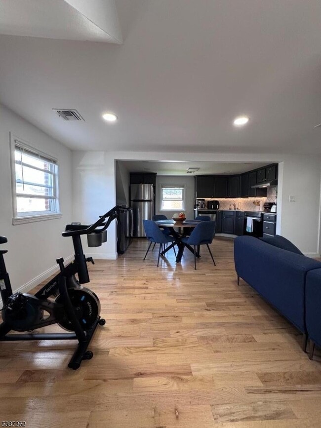 Building Photo - 1547 Lenox Pl