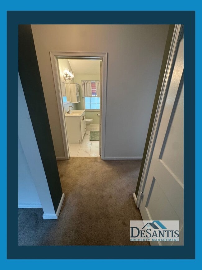 Building Photo - Charming 2-Bedroom Home with Private Backy...