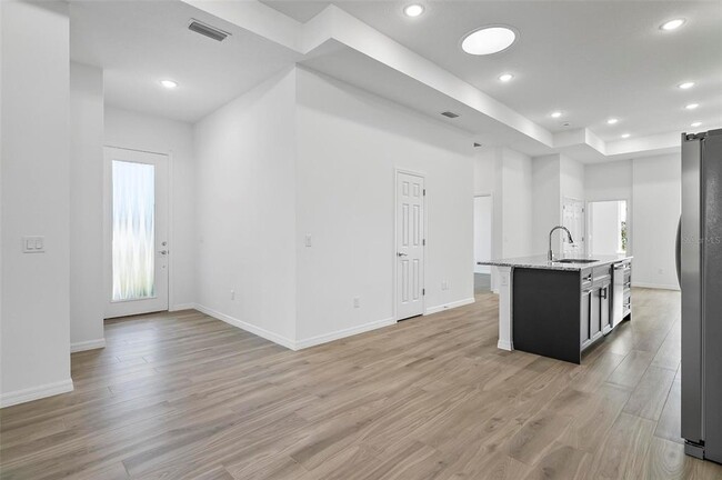 Building Photo - 31 Louvet Ln
