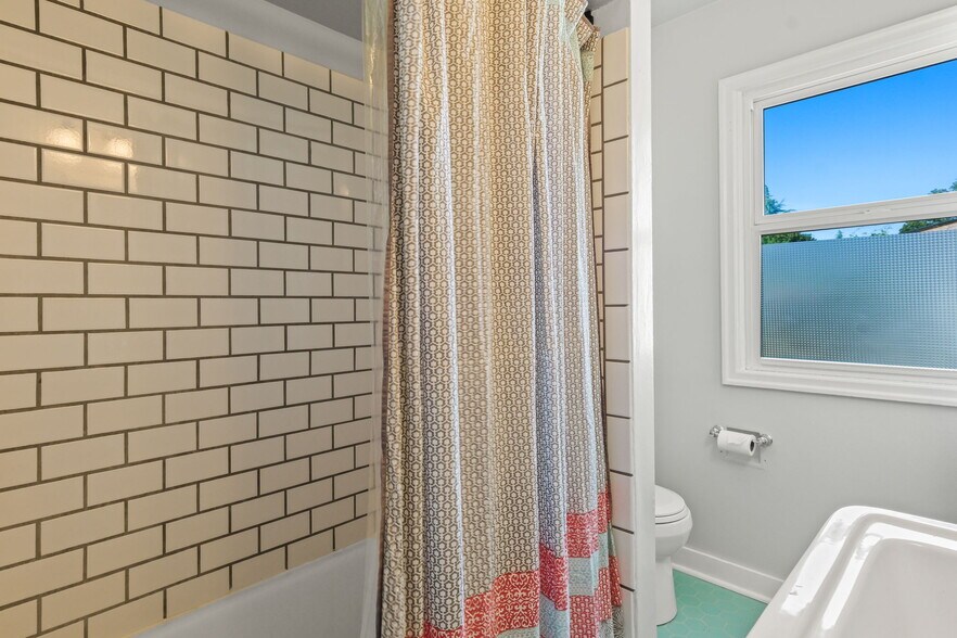 Building Photo - 4416 NE Prescott St