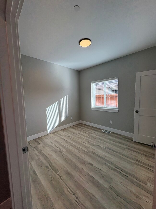 Building Photo - Ririe Apartment unit 7