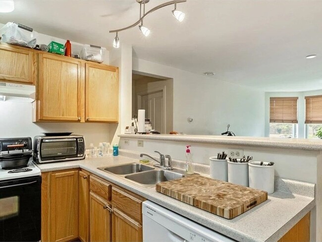 Building Photo - 2BD/1BA Condo at City's Edge, South Burlin...
