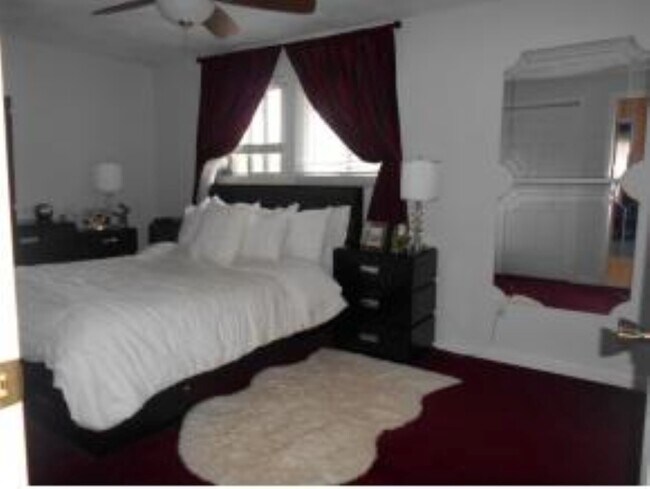 Building Photo - 912 White Birch Ln