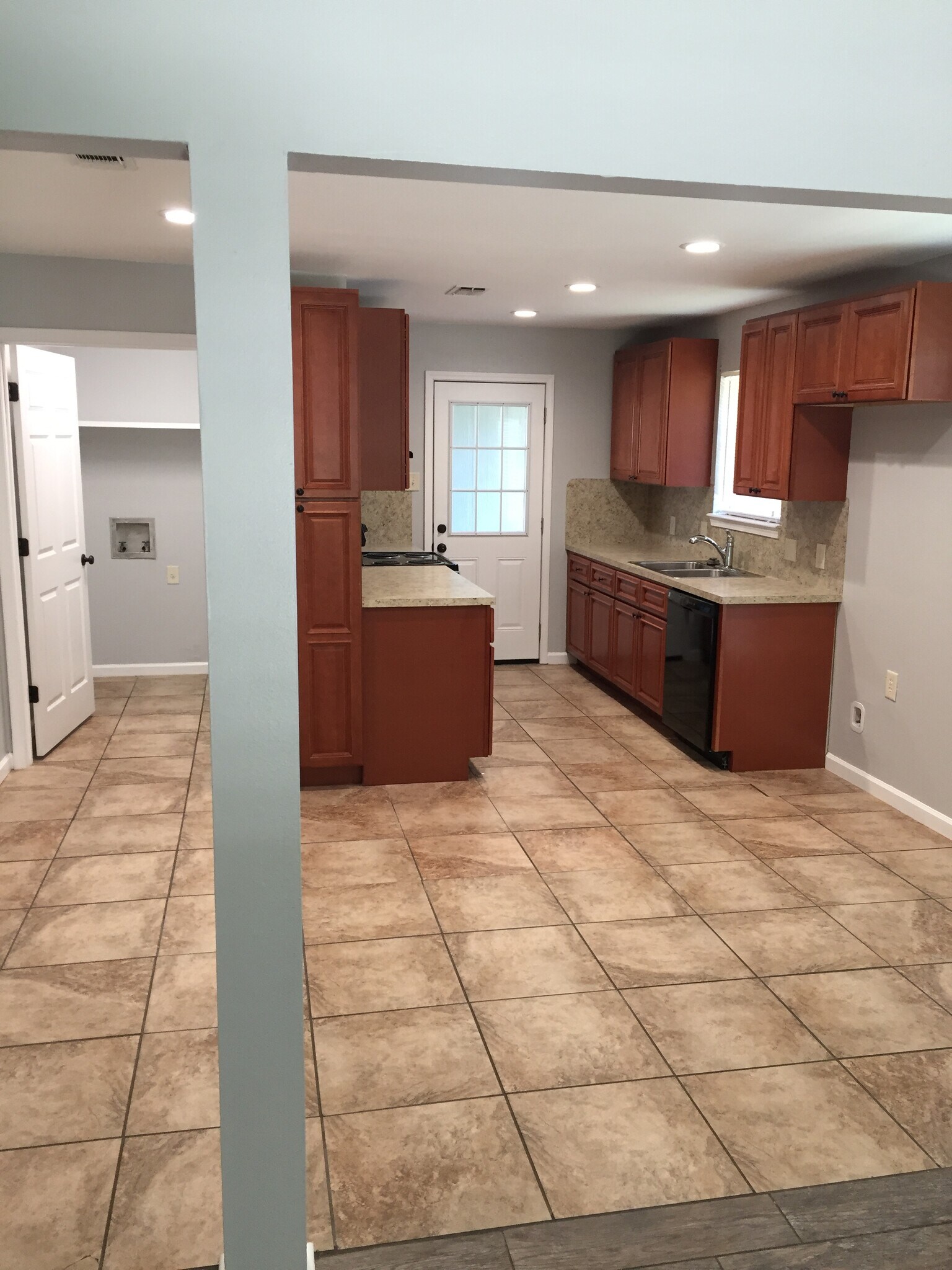 Building Photo - 10937 Carmel Dr