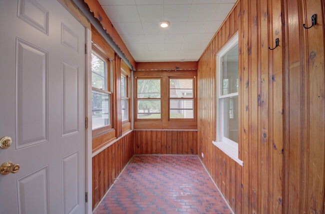 Building Photo - 1318 N Prairie Ave