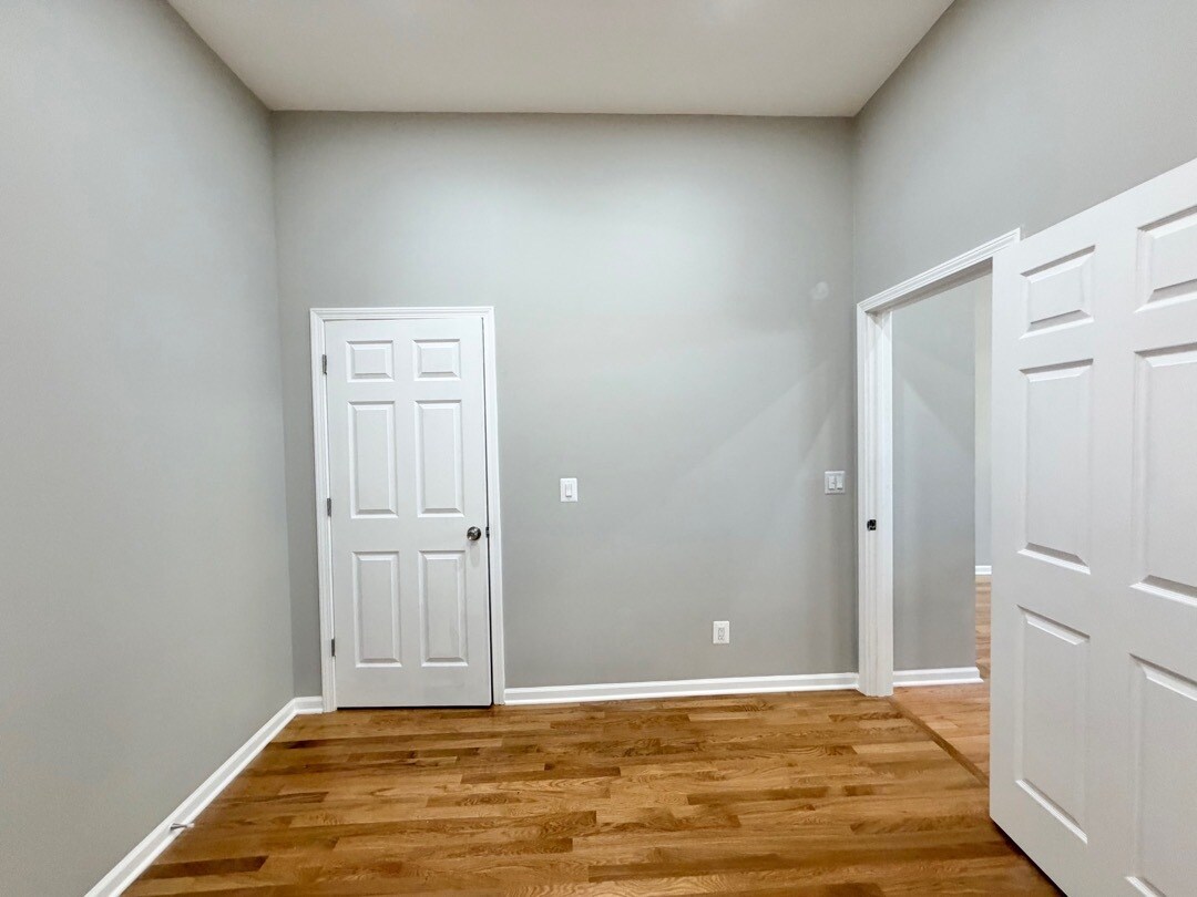 Building Photo - 1013 W 19th St