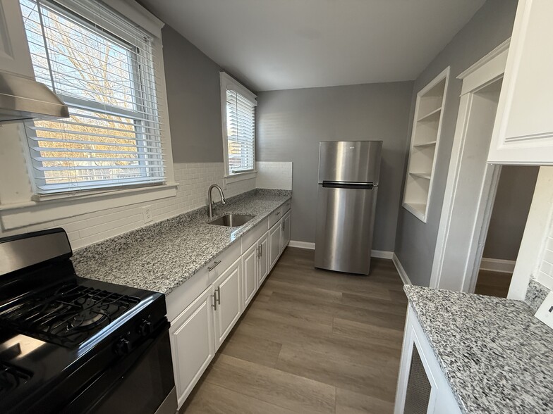 modern kitchen with plenty of counter space - 606 N Woodington Rd