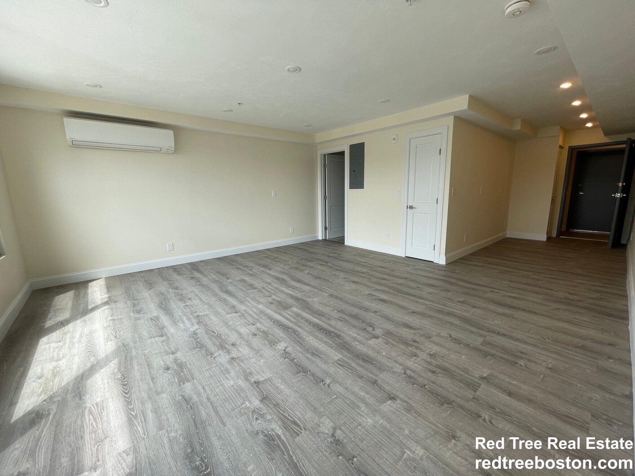 Building Photo - 1028a Commonwealth Ave