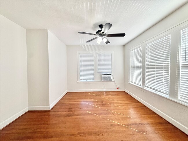 Building Photo - 1126 Berthea St