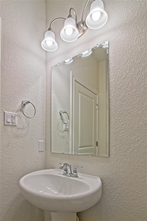 Building Photo - 5610 Wolf Pack Dr