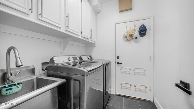 Building Photo - 25084 N 68th Ave