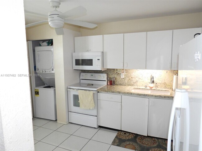 Building Photo - 1631 Riverview Rd