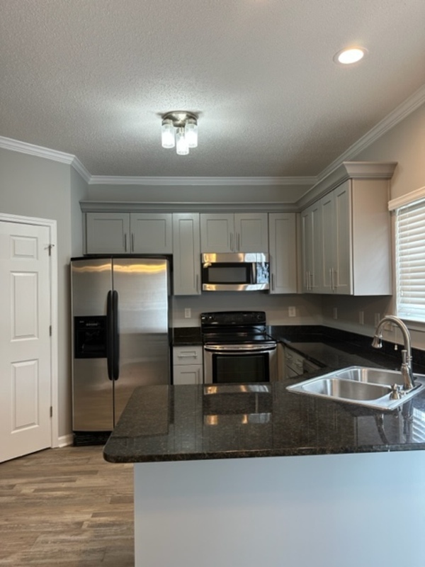 Building Photo - 302 Irvine Ct