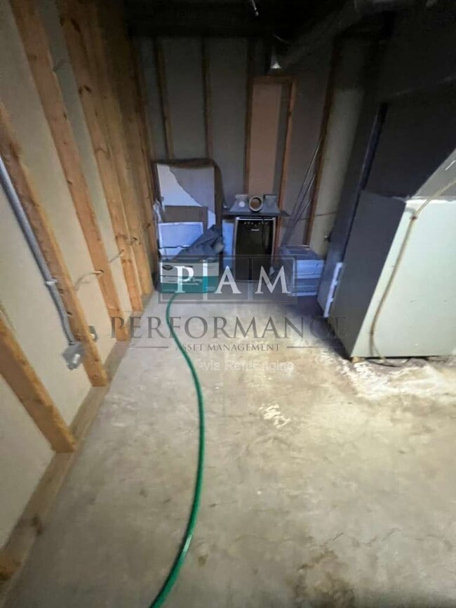 Building Photo - 8862 N Malibu Dr