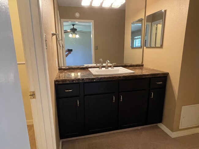 Building Photo - Townhome in Gated Community