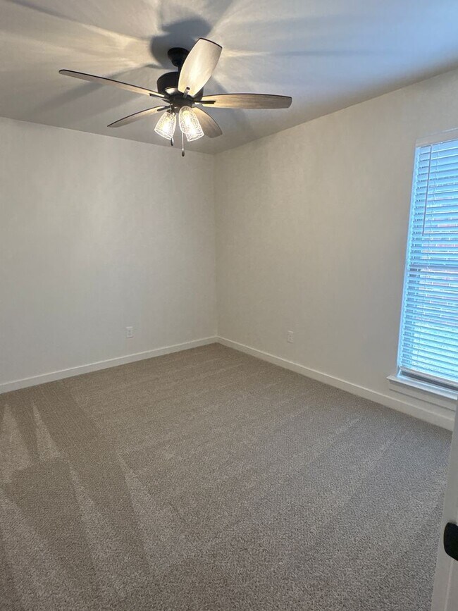 Building Photo - This Wont Last Long!!!