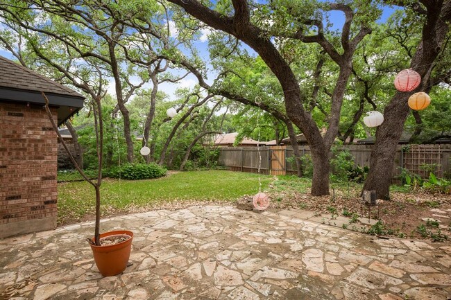Building Photo - 7007 Fence Line Dr