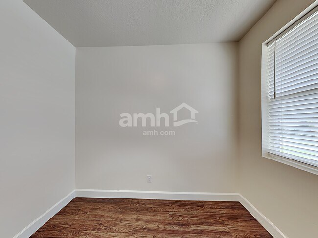 Building Photo - 1184 N Wagon Way