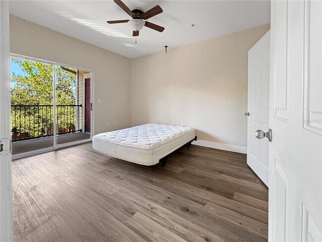 Building Photo - 2025 Erving Cir