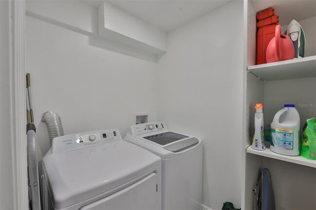 Building Photo - 7037 Sunset Dr S