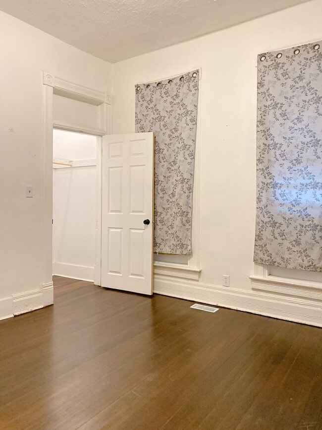 Building Photo - 3 bed 1 bath