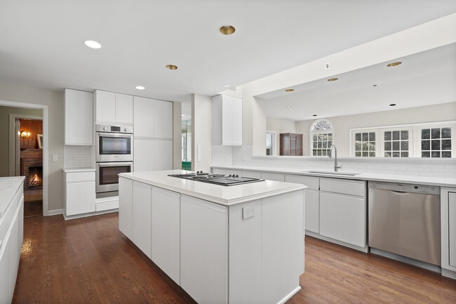 Building Photo - 120 Zaccheus Mead Ln