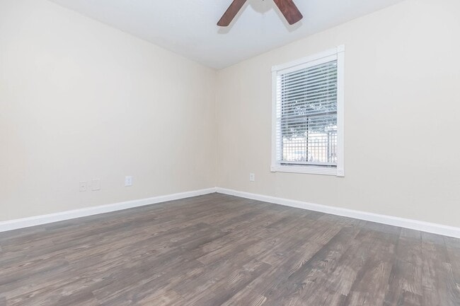 Building Photo - 12335 Antoine Dr