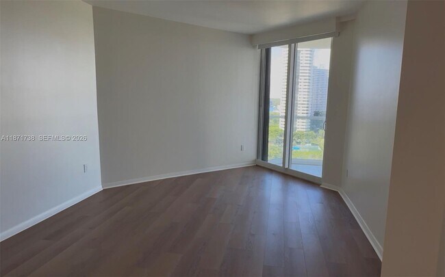 Building Photo - 2600 Island Blvd