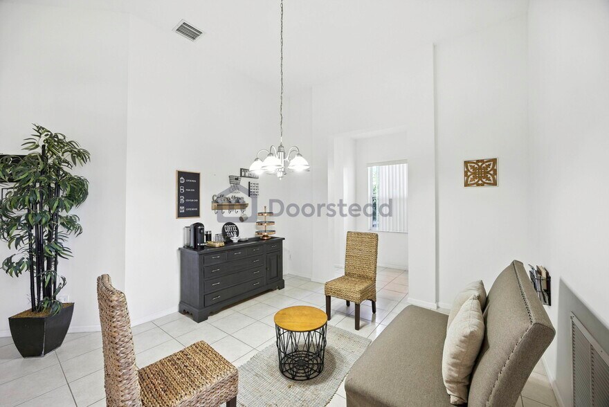 Building Photo - 10555 Paso Fino Dr