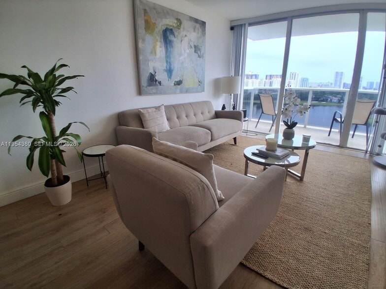 Building Photo - 3625 N Country Club Dr