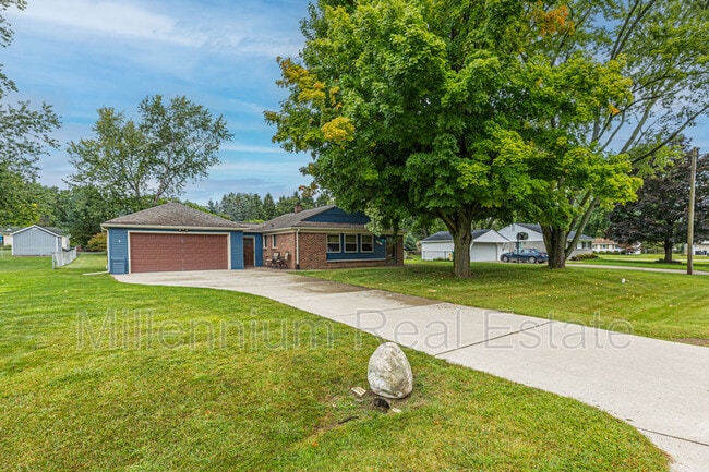 Building Photo - 4916 Rioview Dr