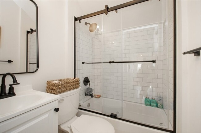 Building Photo - 33 Slocum St