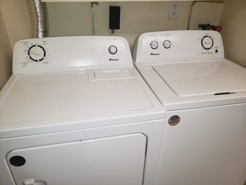 Laundry - 1115 Thomas Rd