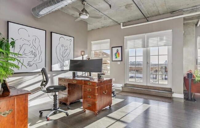 Building Photo - Downtown Loft Living at its Best