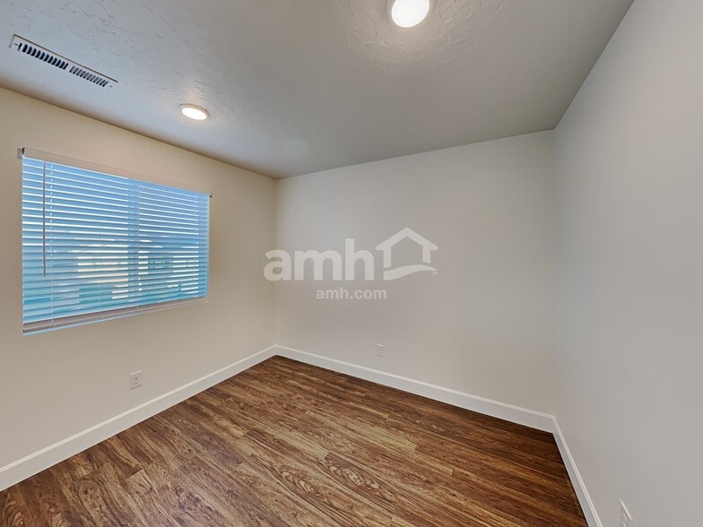 Building Photo - 6818 N Silver Gate Dr