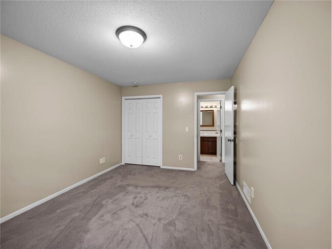 Building Photo - 5535 Lindsay St