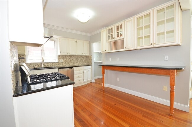 Building Photo - 61 Tainter St