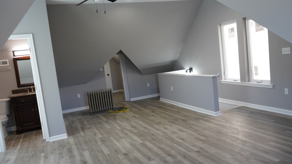 3rd floor loft master bedroom suite - 308 King St