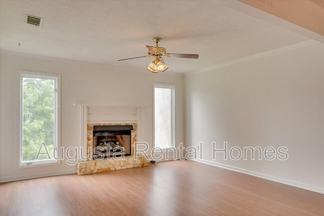 Building Photo - 106 Riverbend Dr