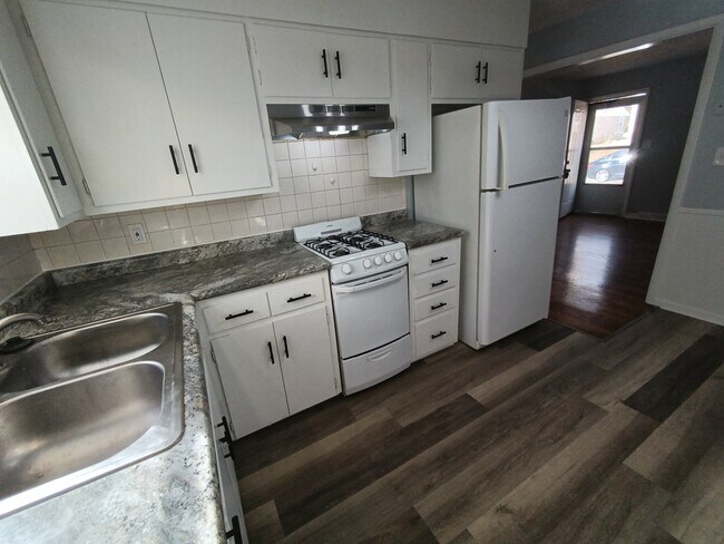 Building Photo - 1509 W Waldo Ave