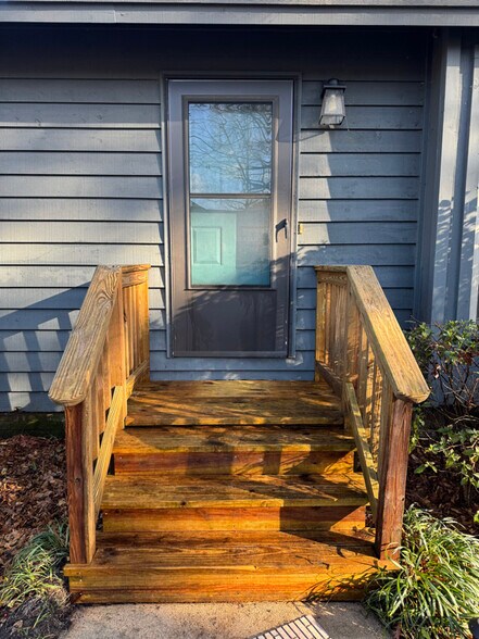 Building Photo - 1104 Boone Ln