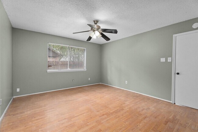 Building Photo - 6 S Pineplank Ct