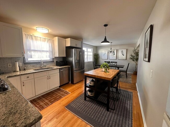 Building Photo - 611 N Delavan Ave