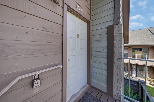 Building Photo - 8427 Sands Point Dr