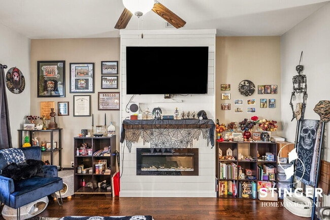 Building Photo - 332 Dante Cir