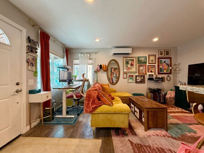 Building Photo - Modern Bungalow with W/D + A/C! Assigned Parking Included & 1 Garage Storage!