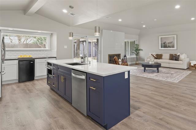 Building Photo - 6350 Glennox Ln