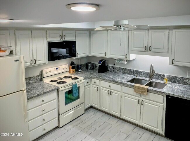 Building Photo - 5122 N 31st Way
