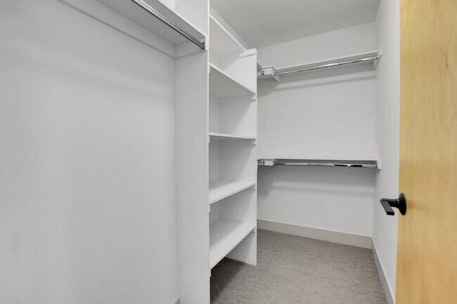 Building Photo - $3,200.00 - 2 Bedrooms, 2.2 Bathrooms, Tow...