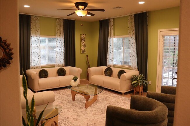 Building Photo - 105 Sandy Lyle Cove